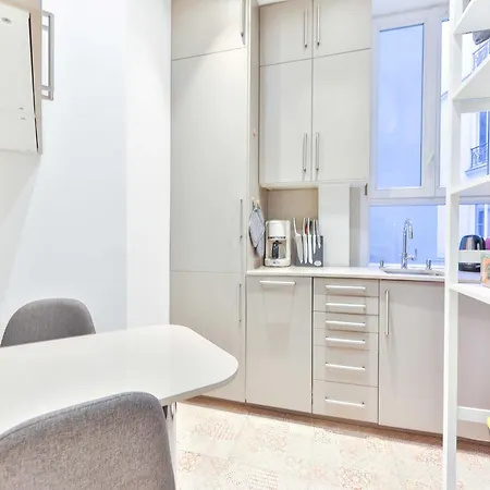 Bright, Modern Apartment- 14 Arrd- Mobility Lease Apartment *