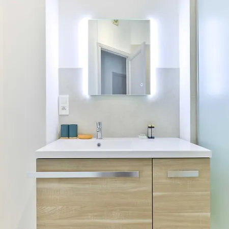 Apartment Bright, Modern Apartment- 14 Arrd- Mobility Lease *