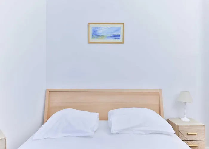 Bright, Modern Apartment- 14 Arrd- Mobility Lease Daire *