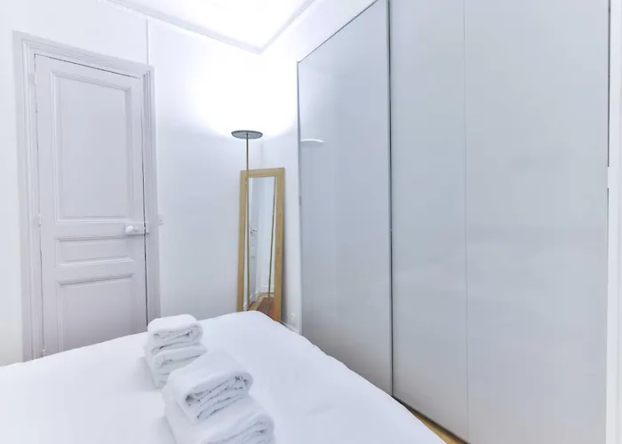 Bright, Modern Apartment- 14 Arrd- Mobility Lease