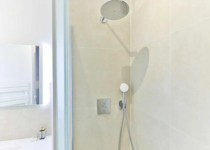 Bright, Modern Apartment- 14 Arrd- Mobility Lease Daire *