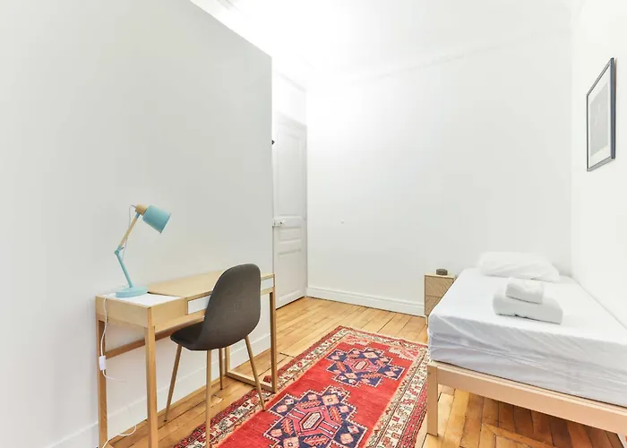 Bright, Modern Apartment- 14 Arrd- Mobility Lease * Paris
