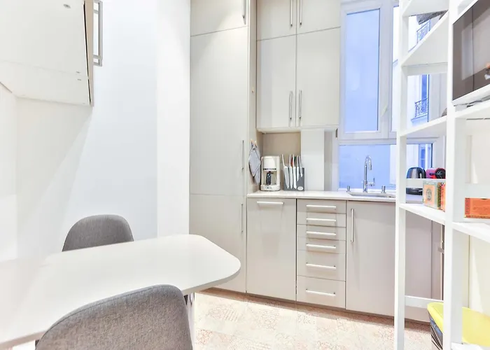 Bright, Modern Apartment- 14 Arrd- Mobility Lease Daire *