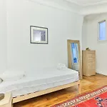 Bright, Modern Apartment- 14 Arrd- Mobility Lease *